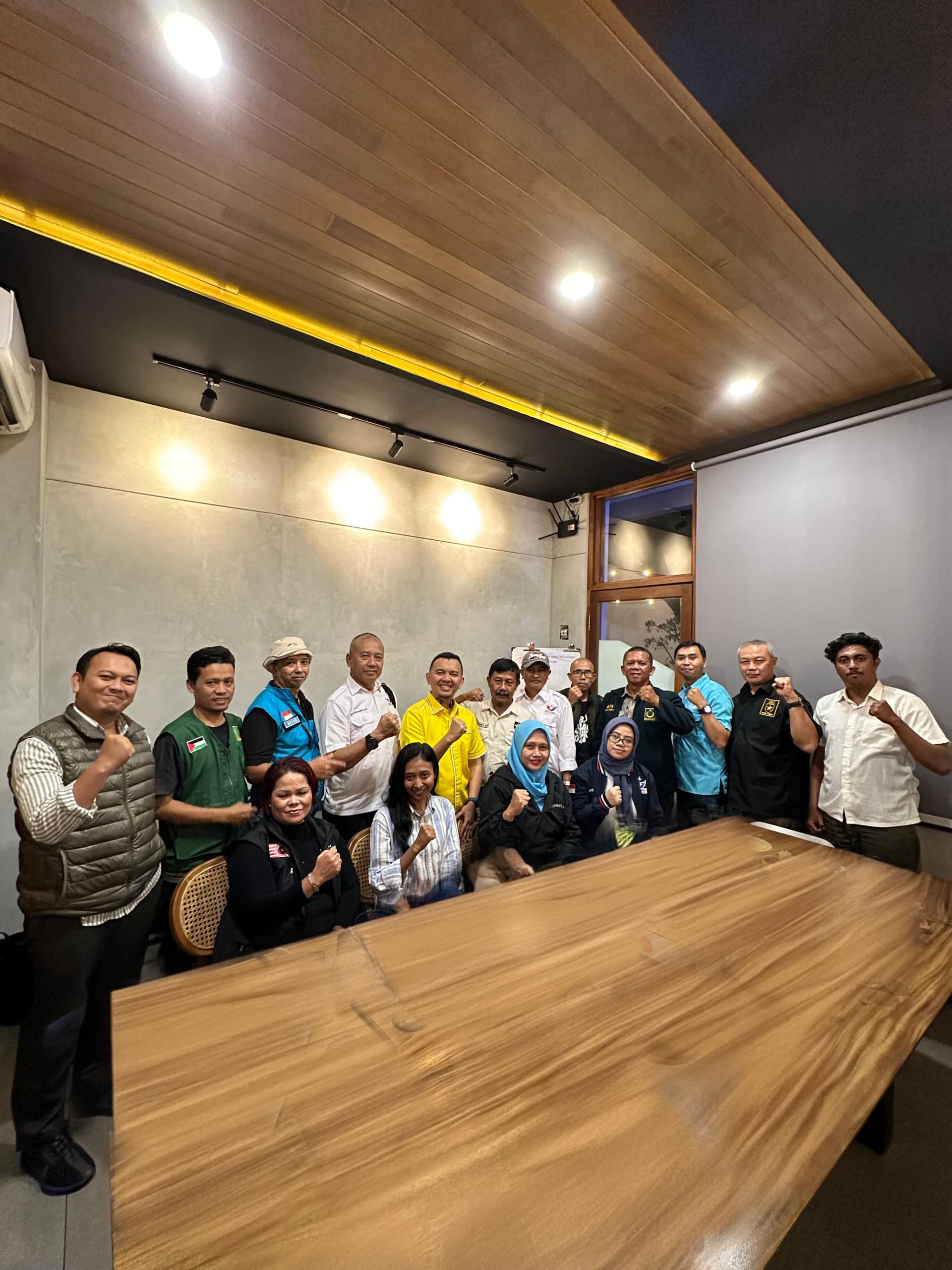 Bakal calon Walikota Bandung 2024, Ir. H. Juwanda, mengadakan pertemuan penting dengan Koalisi Partai Non Parlemen Kota Bandung