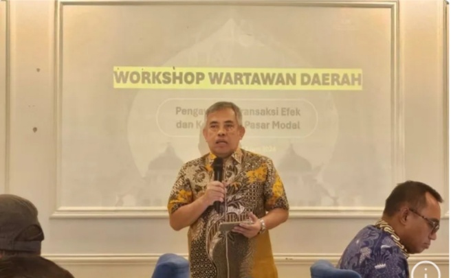 Direktur Pengawasan Transaksi dan Kepatuhan BEI, Kristian S Manullang saat membuka workshop regulasi pengawasan di Bursa Efek Indonesia, Banda Aceh, Rabu (12/6). Foto/ANTARA