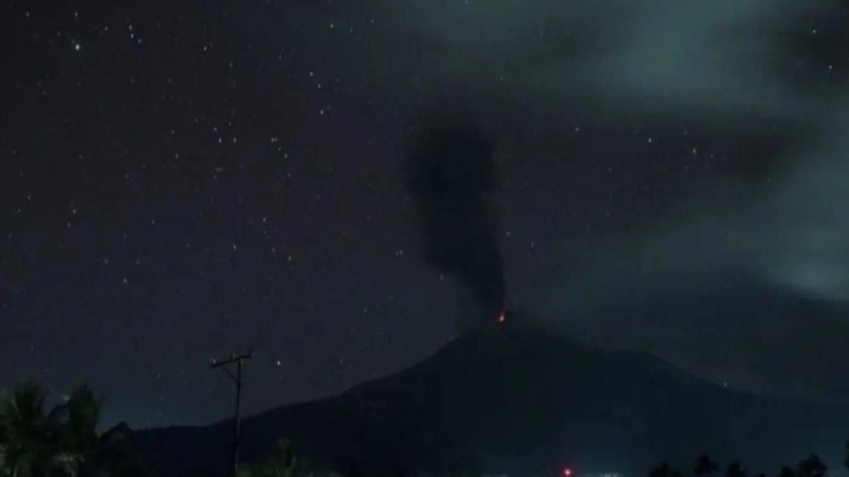 Visual CCTV erupsi Gunung Lewotobi Laki-Laki di Flores Timur, NTT yang teramati Kamis (13/6). Foto/ANTARA