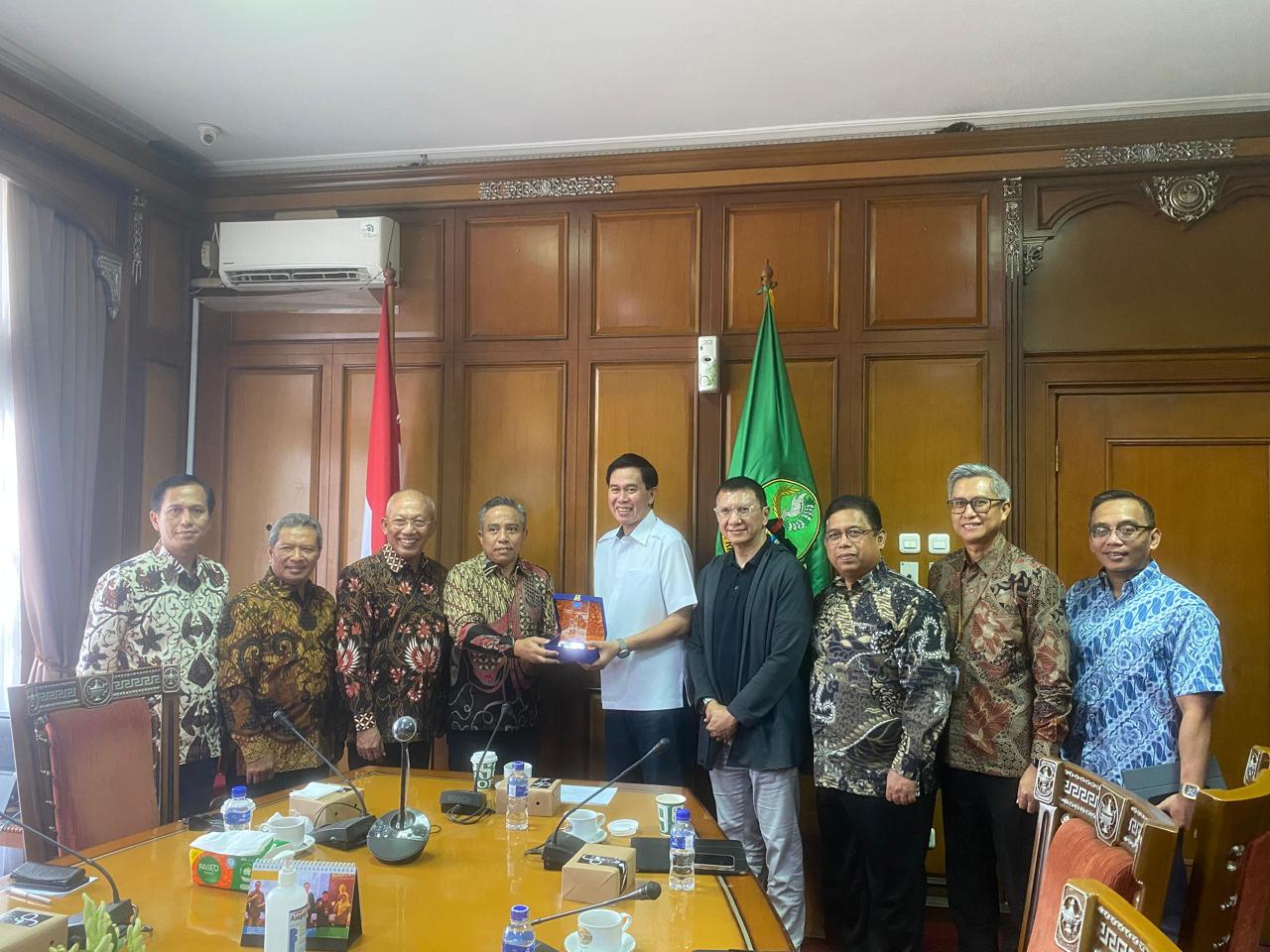 Studi Banding Pemprov Jatim, Direksi dan Komisaris PT Jamkrida Jatim di Kota Bandung, Kamis (13/06). (ist)