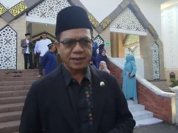 Bupati Bandung Dadang Supriatna usai melaksanakan Shalat Ied Idul Adha di Masjid Alfathu Soreang, Senin (17/6/2024). Foto Agi