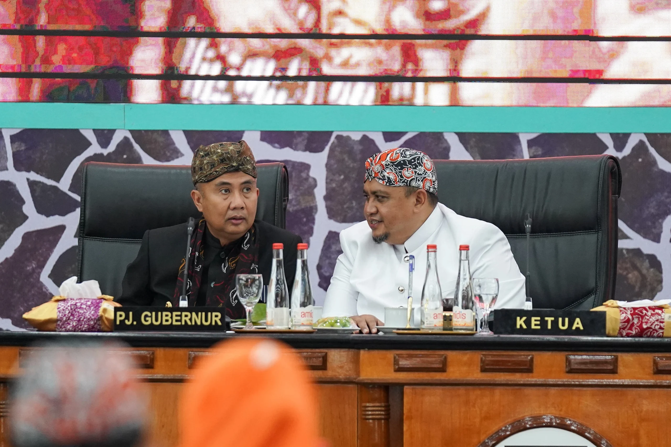 Ketua DPRD Kota Bogor, Atang Trisnanto bersama Pj Gubernur Jabar, Bey Machmudin. (Foto: Humpro DPRD Kota Bogor)
