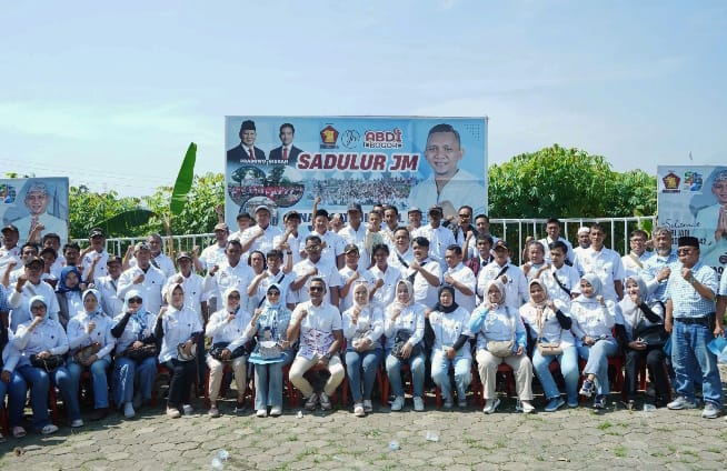 Bacawalkot Bogor, Jenal Mutaqin (Tengah) bersama tim pemenangan. (Yudha Prananda / Jabar Ekspres)