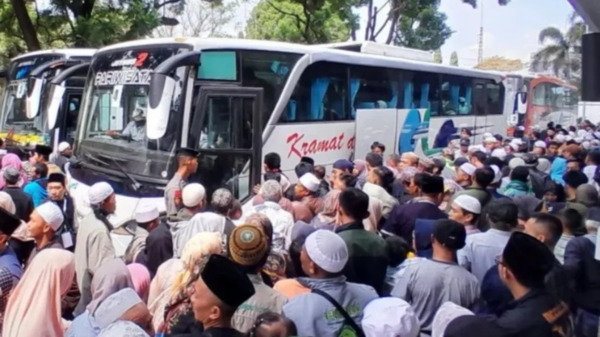 Jamaah haji tiba di Pendopo Kabupaten Garut, Jawa Barat, Minggu (23/6). Foto/ANTARA