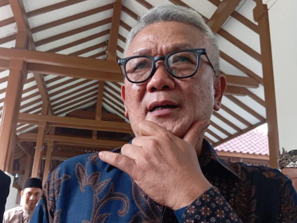 Penjabat Wali Kota Bandung, Bambang Tirtoyuliono saat ditemui Jabar Ekspres, di Pendopo Bandung. (Nizar/Jabar Ekspres)