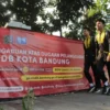Ilustrasi: Spanduk informasi keluhan pengaduan dugaan kecurangan PPDB terpasang di depan Kantor Dinas Pendidikan Kota Bandung Bandung. (Pandu Muslim/Jabar Ekspres)