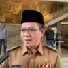 Bupati Bandung, Dadang Supriatna anggapi keluhan warga sekitar TPS Sarimukti (Dok. Jabar Ekspres)