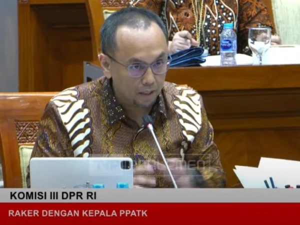 Kepala PPATK Ivan Yustiavandana saat memaparkan data dalam rapat kerja bersama Komisi III DPR di Kompleks Parlemen, Senayan, Jakarta, Rabu (26/6/2024). (Tangkapan Layar / Youtube TVR Parlemen)