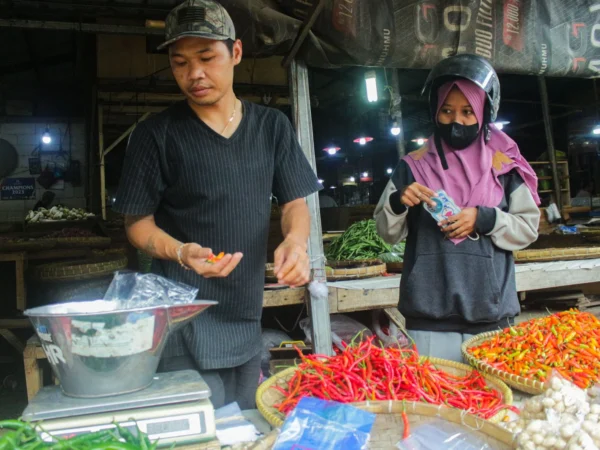Penjual bahan pangan di Pasar Induk Gedebage, Kota Bandung. (Pandu Muslim/Jabar Ekspres)