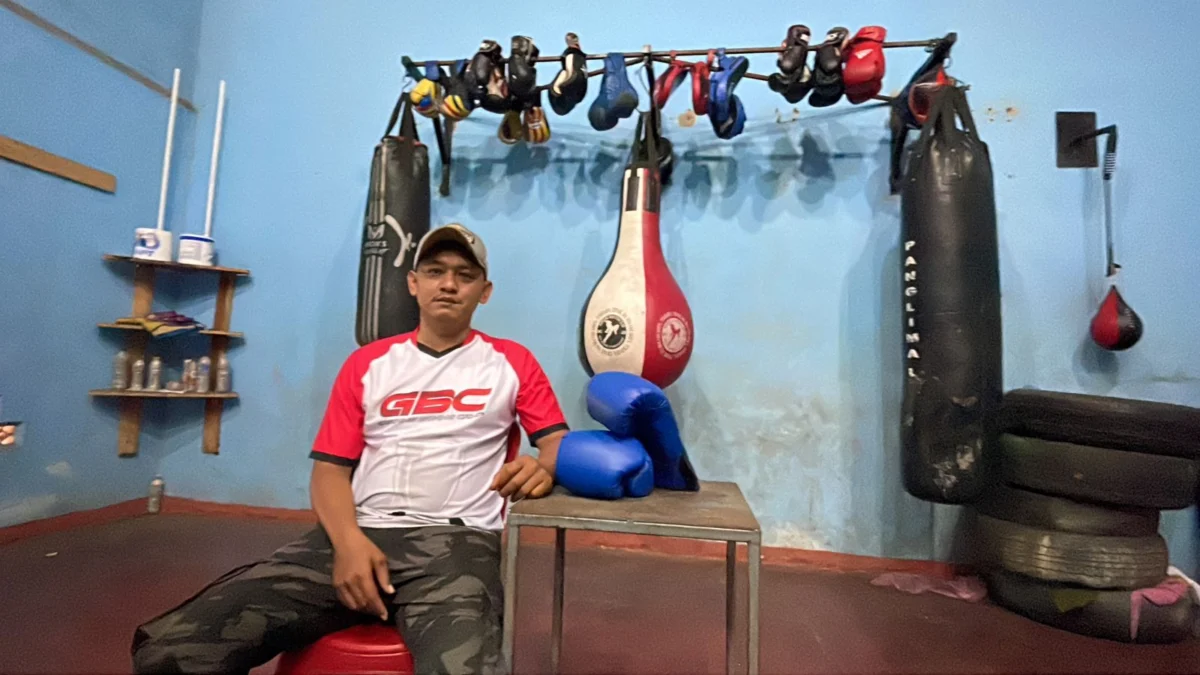 Aris Sutrisno salah satu pecandu narkotika yang kini menjadi pelatih tinju di Grapiks Boxing Camp. Foto Agi