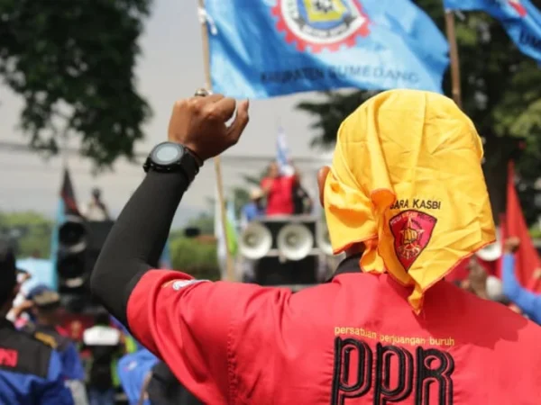 Buruh di Jabar saat gelar aksi di depan Gedung Sate Bandung pada beberapa waktu lalu. Foto. Pandu Muslim Jabar Ekspres