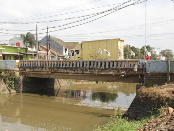 Sungai Cikeruh anak dari Sungai Citarum di wilayah Kabupaten Bandung, Provinsi Jawa Barat. (Pandu Muslim/Jabar Ekspres)