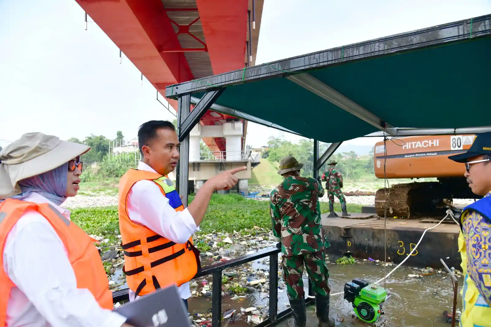 Bey Machmudin Ungkap Kendala Pembersihan Sampah di Jembatan Sapan