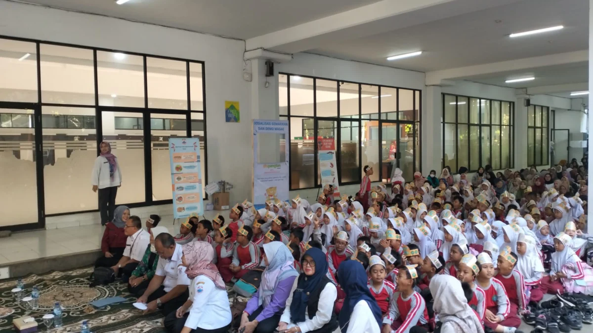 Doc. Peserta Gerakan Makan Ikan (Gemarikan) Dispangtan Cimahi hadirkan siswa-siswi SDN Cibabat Mandiri 1 Cimahi (Mong)