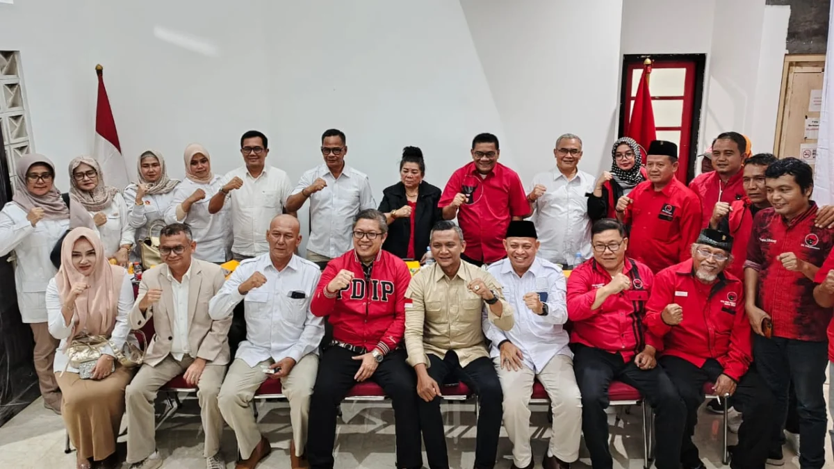 Jajaran DPC Partai Gerindra Kota Bogor bersama DPC PDI Perjuangan Kota Bogor nampak guyub. (Yudha Prananda / Jabar Ekspres)