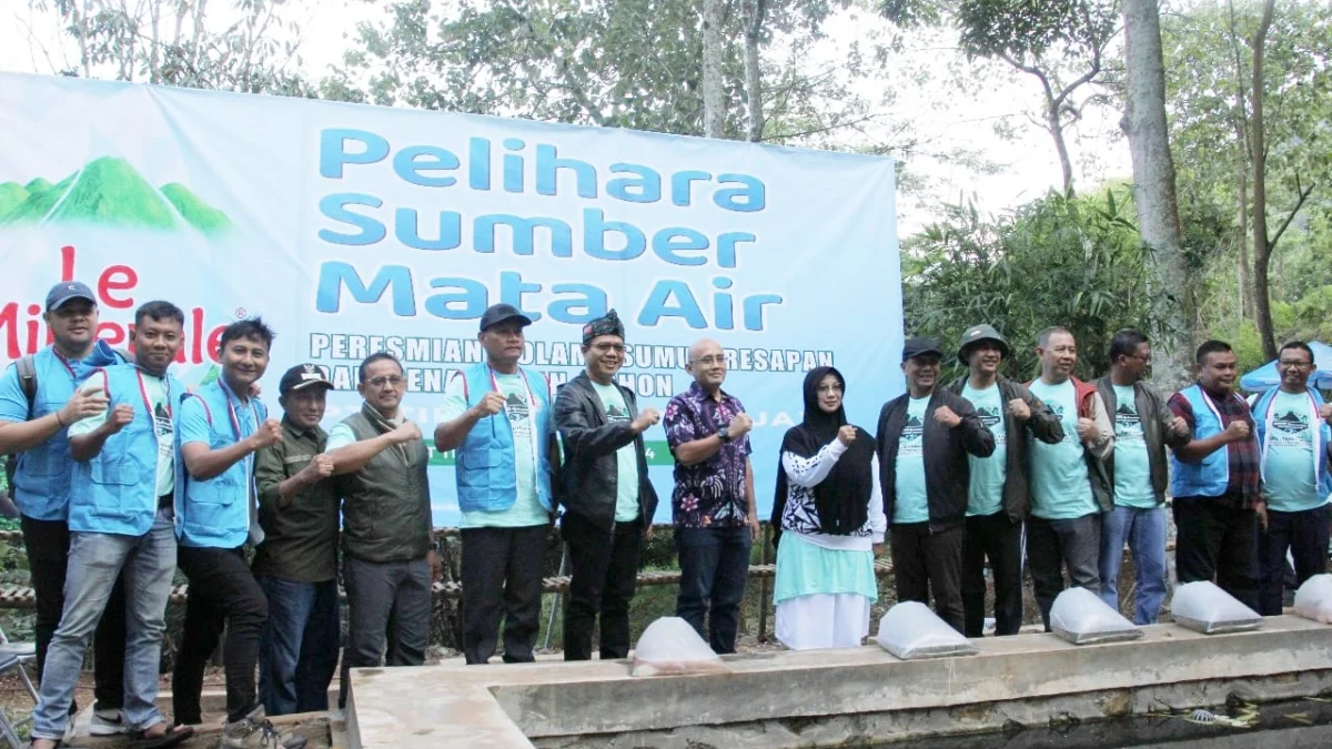 Kegiatan kolaborasi yang dilakukan Pemkab Bandung bersama PT Tirta Fresindo Jaya dan Unpad, dalam upaya menjaga lingkungan di wilayah Desa Nagrog, Kecamatan Cicalengka, Kabupaten Bandung.