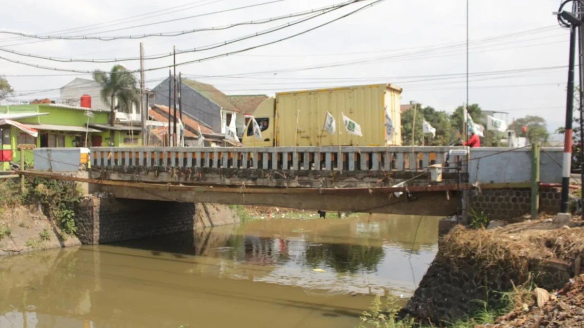 Foto ilustrasi : dilansir dari Laman DLH Kota Bandung, 21 sungai tercemar ringan dan 3 sungai berstatus tercemar sedang imbas pembuangan limbah dan sanitasi yang buruk (Pandu Muslim / JE)