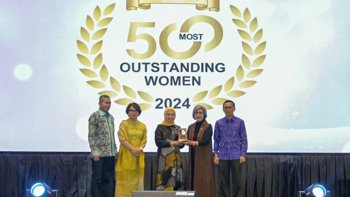 Direktur Komersial dan UMKM bank bjb Nancy Adistyasari Raih Penghargaan Most Outstanding Women 2024