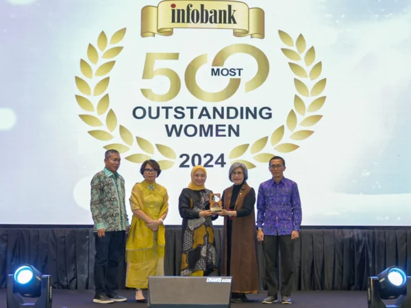 Direktur Komersial dan UMKM bank bjb Nancy Adistyasari Raih Penghargaan Most Outstanding Women 2024