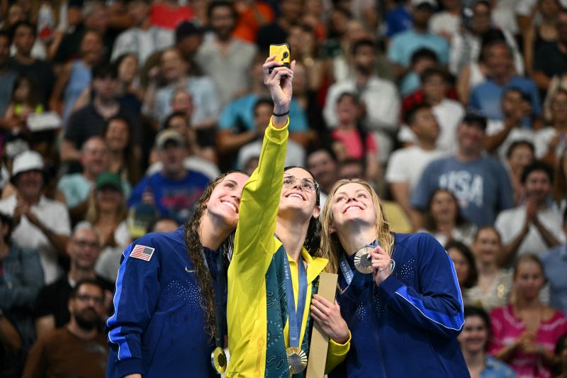 Atlet Renang Australia Kaylee McKeown Pertahankan Mendali Emas Olimpiade dalam Nomor 100M Gaya Punggung