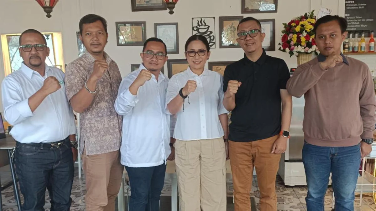 Bacawalkot Bogor, Rena Da Frina bersama jajaran DPC HPN Kota Bogor. (Yudha Prananda / Jabar Ekspres)