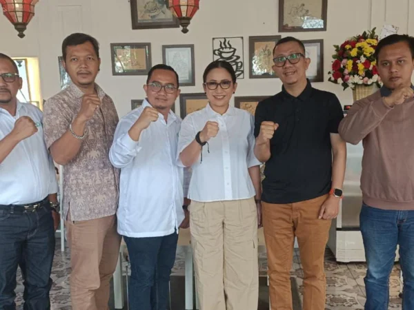 Bacawalkot Bogor, Rena Da Frina bersama jajaran DPC HPN Kota Bogor. (Yudha Prananda / Jabar Ekspres)