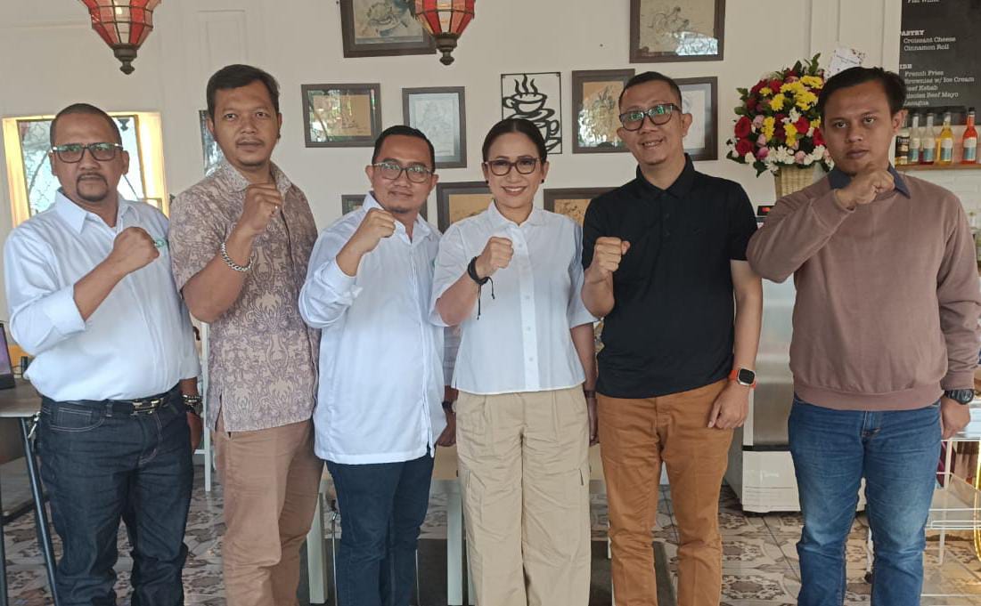 Bacawalkot Bogor, Rena Da Frina bersama jajaran DPC HPN Kota Bogor. (Yudha Prananda / Jabar Ekspres)