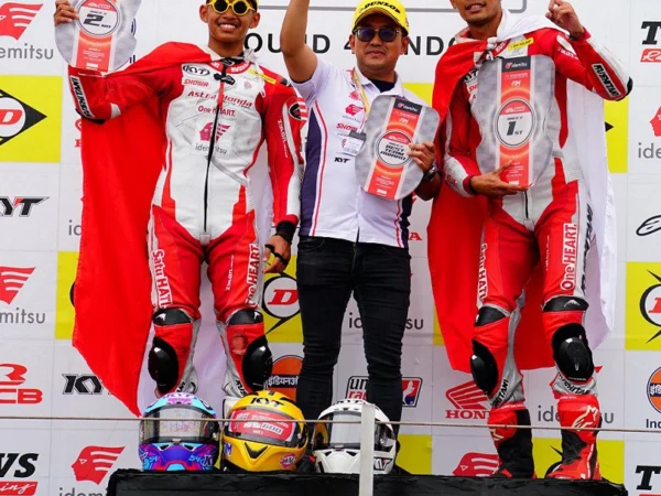 Pebalap Astra Honda Racing Team (AHRT) meraih podium di ajang balap Asia Road Racing Championship (ARRC) 2024 seri Mandalika pada Sabtu-Minggu (27-28 Juli).