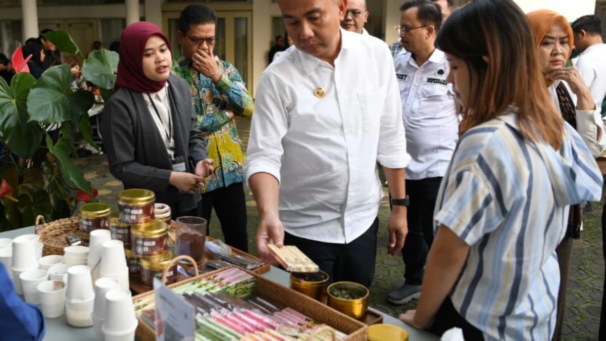 Penjabat Gubernur Jawa Barat Bey Machmudin menghadiri acara Familiarization Trip Speciality Coffee and Cacao Buyer Filipina, di Pendopo Kabupaten Bandung, Rabu (10/7/2024) (Rizalfs/Dokpim Jabar)