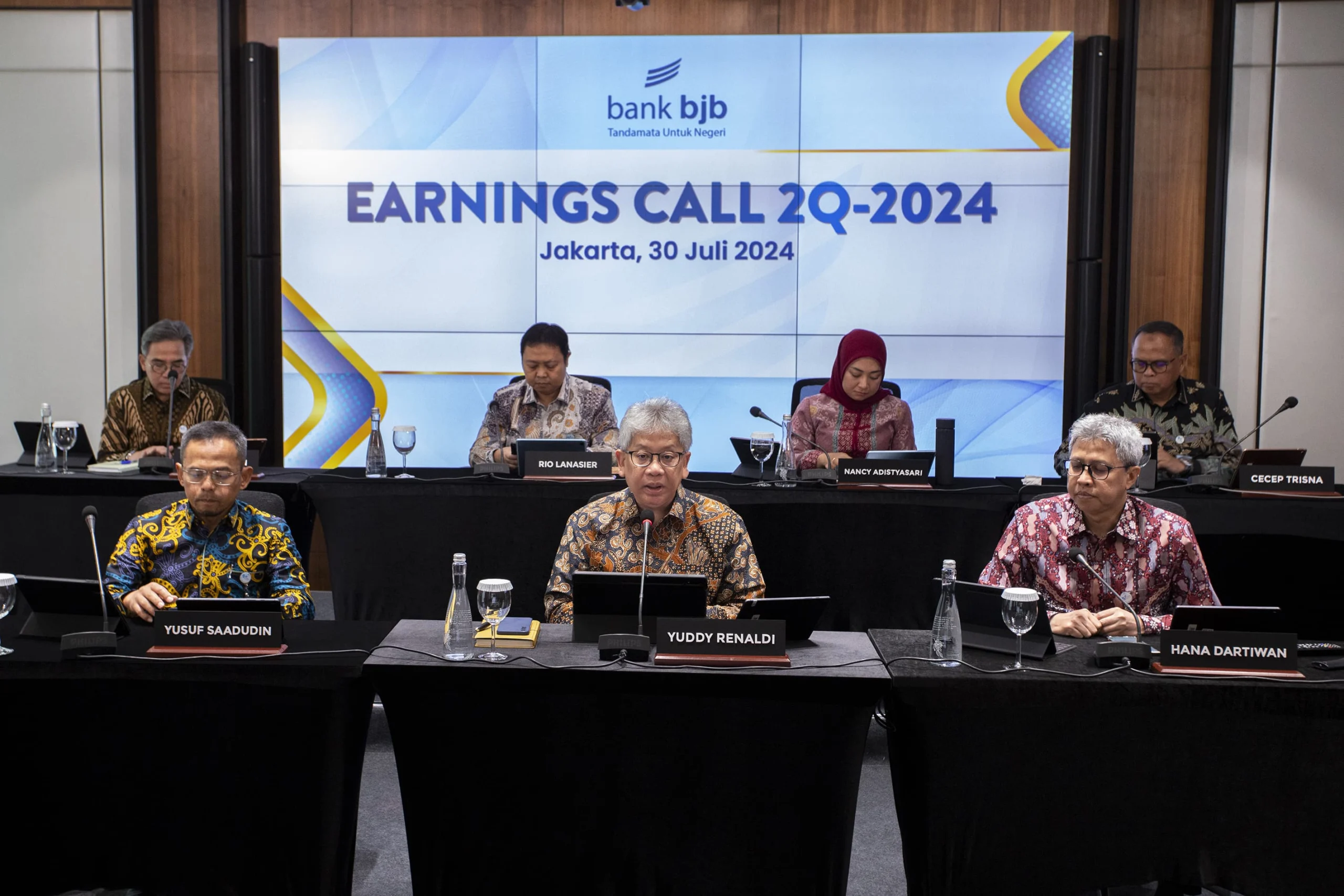 Direktur Utama bank bjb, Yuddy Renaldi saat earnings call Triwulan II 2024, di Gedung bank bjb T-Tower, Jakarta (30/7).