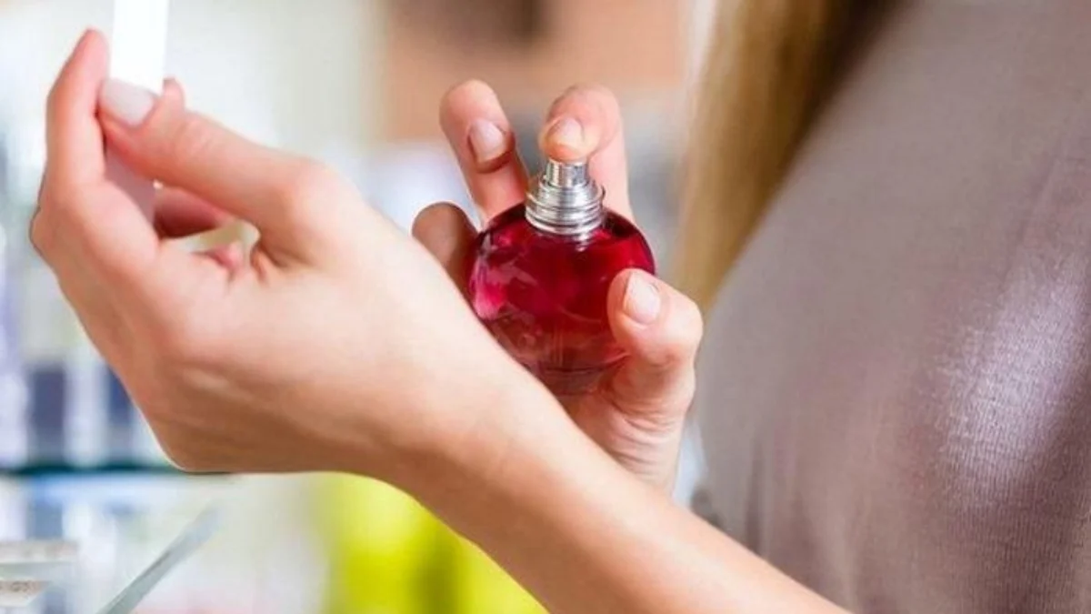 Hati-hati! 5 Bagian Tubuh Ini Nggak Boleh Disemprot Parfum