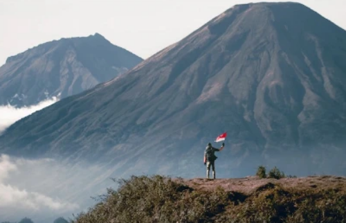 Ini Dia Rekomendasi 7 Gunung yang Cocok Didaki Saat Rayakan Kemerdekaan 17 Agustus