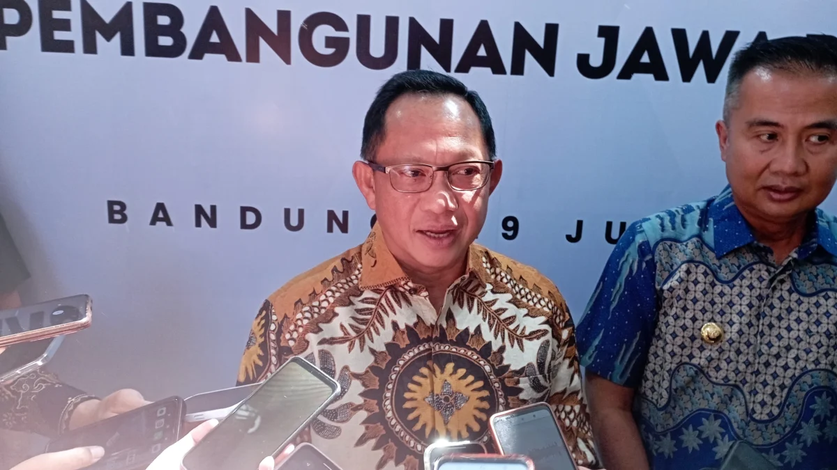 Dok. Mendagri Tito Karnavian usai Rakor bersama Bupati/Wali kota se- Jabar di Gedung Bandung. Jum'at (19/7). Foto. Sandi Nugraha.