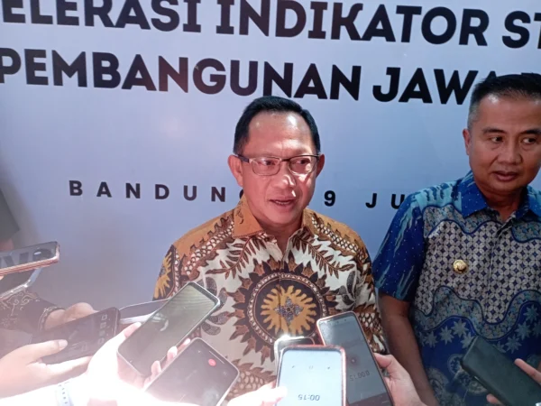 Dok. Mendagri Tito Karnavian usai Rakor bersama Bupati/Wali kota se- Jabar di Gedung Bandung. Jum'at (19/7). Foto. Sandi Nugraha.