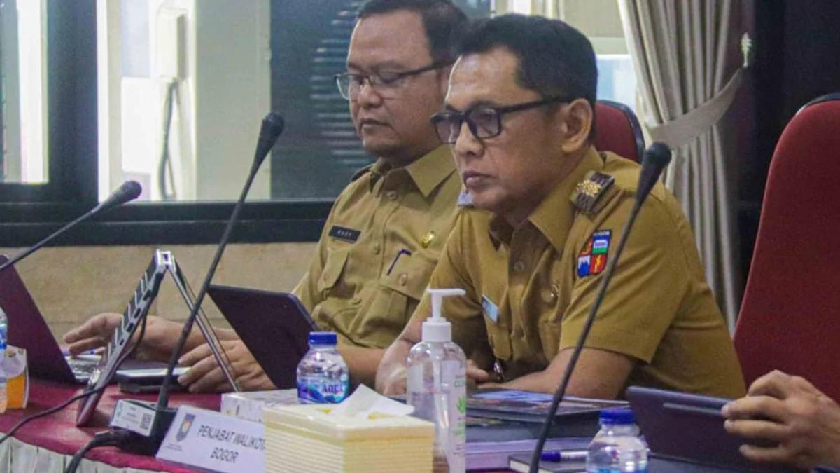 Pj Wali Kota Bogor, Hery Antasari bersama Kepala Bapperinda Kota Bogor, Rudy Mashudi. (Yudha Prananda / Jabar Ekspres)