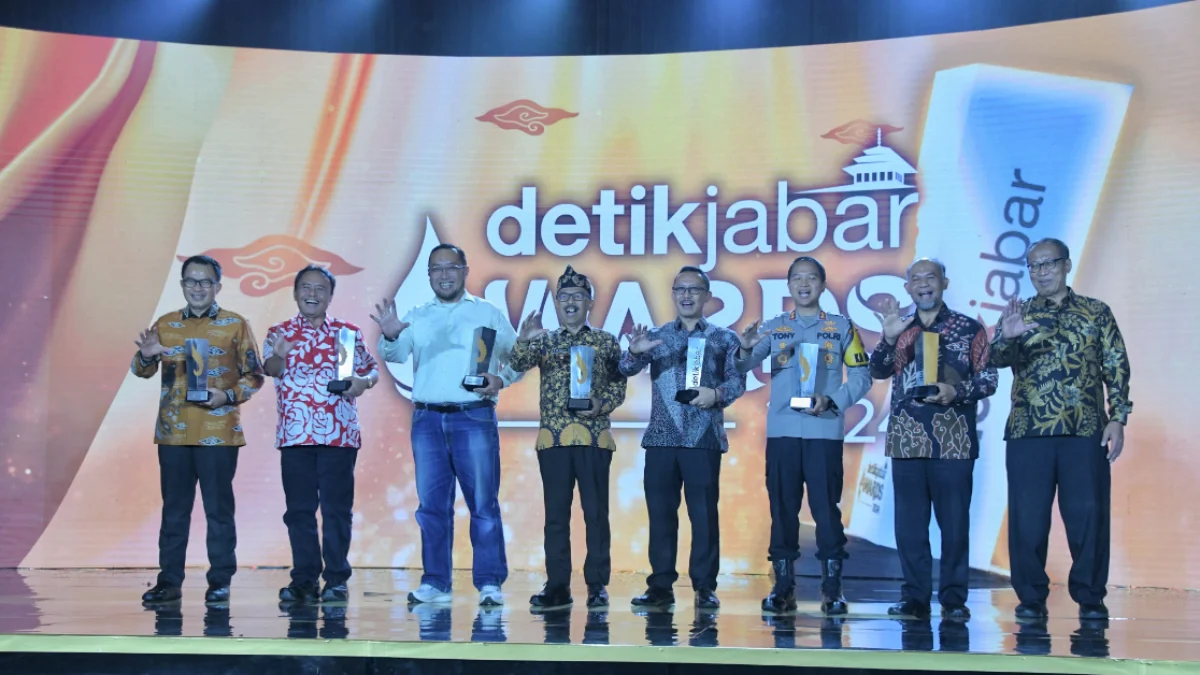 Sekretaris Daerah Provinsi Jabar Herman Suryatman menghadiri acara Malam Penganugerahan Detik Jabar Awards 2024  di Trans Luxury Hotel Bandung, Rabu (17/7/2024).