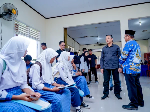 Plh. KepalaDisdik Jabar M. Ade Afriandi saat monitoring evaluasi di SMAN 3 Ciamis, Senin (8/7/2024)