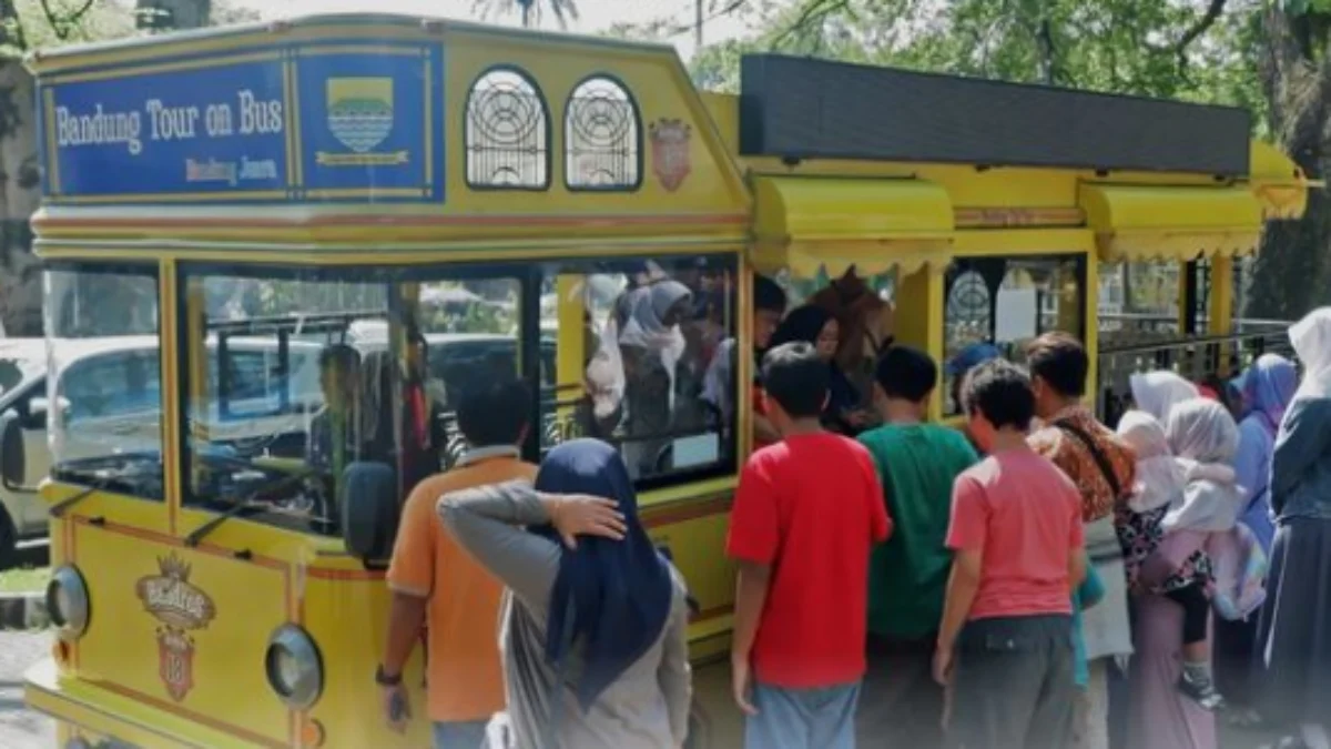 Cara Naik Bandros di Bandung/ Instagram @bus.bandros