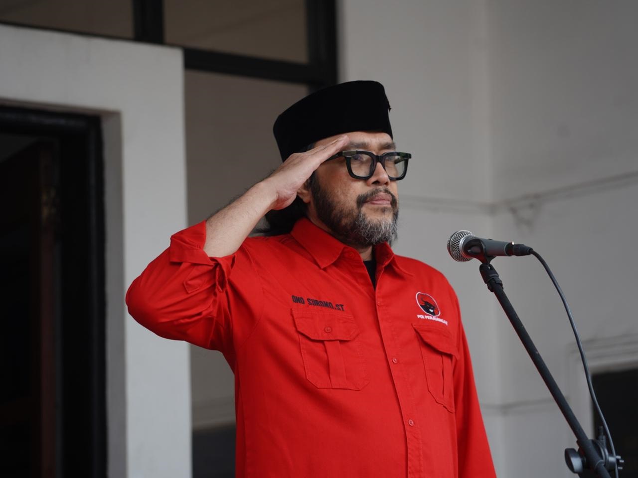 Ketua DPD PDI Perjuangan Jabar Ono Surono masuk lima besar Calon Gubernur Jabar 2024 berdasarkan hasil survei Indikator Politik Indonesia.