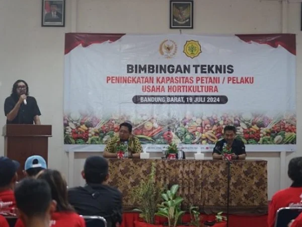 Anggota DPR RI Ono Surono menyerap aspirasi petani holtikultura di Lembang sekaligus memberikan bimbingan teknis di Hotel Augusta, Jalan Raya Tangkuban Parahu, Kabuoaten Bandung Barat (KBB), Jumat 19 Juli 2024.