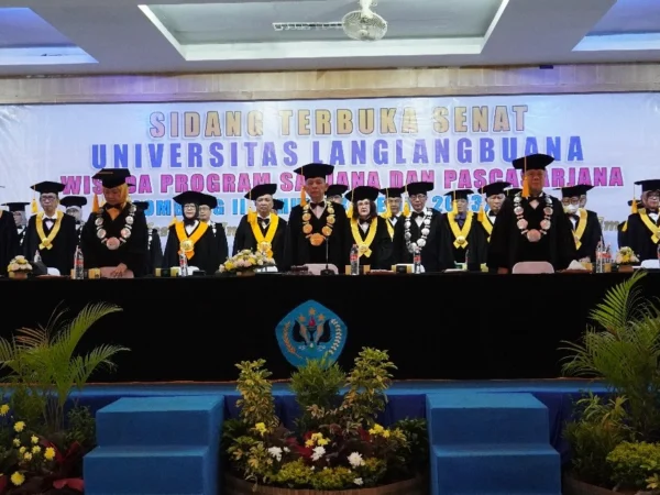 Universitas Langlangbuana (Unla) menggelar Wisuda Gelombang II Tahun Akademik 2023/2024 di Wisma Buana Unla, Jalan Karapitan, Kota Bandung, Sabtu 27 Juli 2024.