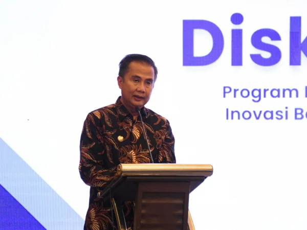 Bey Machmudin saat acara Business Matching dan Diskusi Publik Program Penguatan Ekosistem Kemitraan untuk Pengembangan Inovasi Berbasis Potensi Daerah Provinsi Jabar dan Banten/ Dok. Humas Jabar