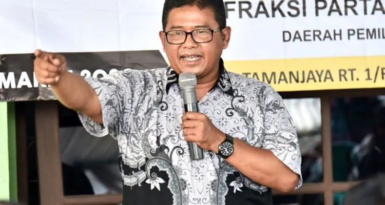 Keberadaan guru honorer di Jawa Barat masih banyak yang belum diangkat menjadi Pegawai Pemerintah dengan Perjanjian Kerja ( PPPK ).