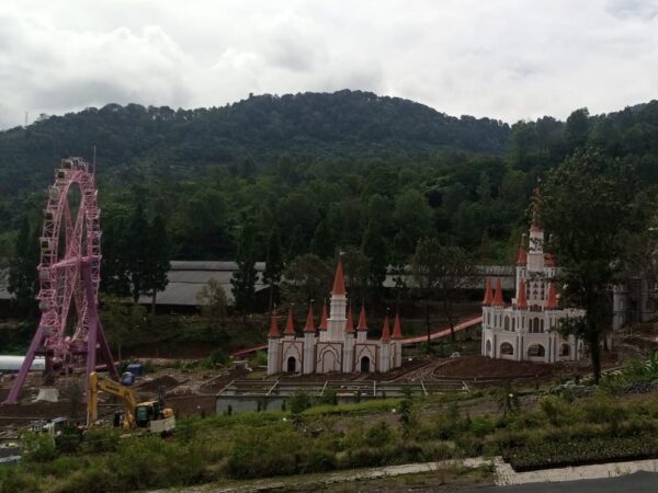 Proyek tempat wisata Bianglala di kawasan puncak Bogor milik BUMD Jawa Barat PT Jaswita terancam diberhentikan oleh Pemda setempat