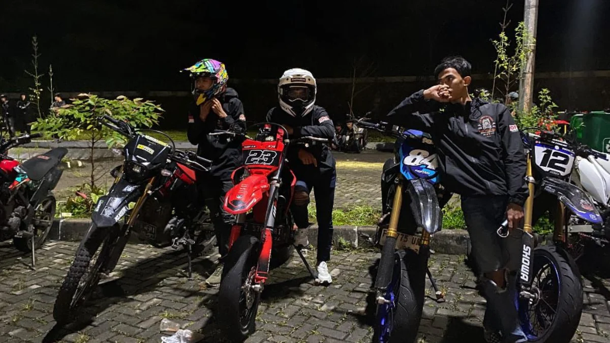 Komunitas CRF Meriahkan Night Ride Supermoto Bogor Raya