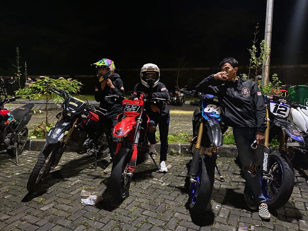Komunitas CRF Meriahkan Night Ride Supermoto Bogor Raya