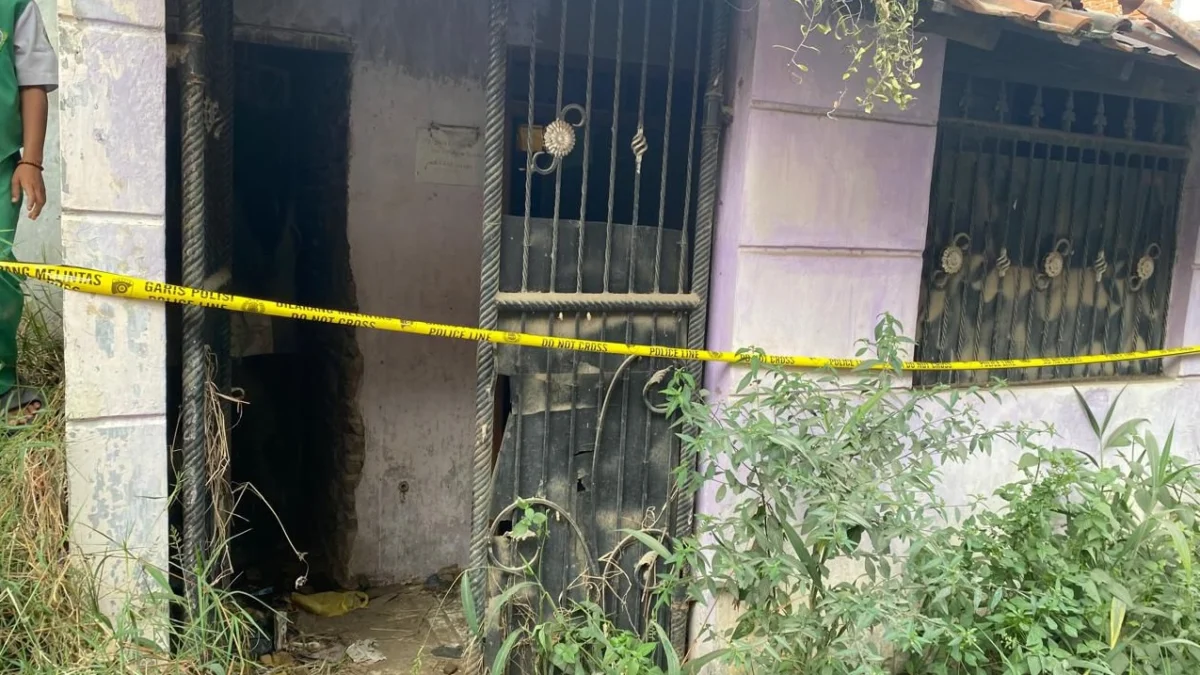 Warga komplek Tanimulya Indah, Kecamatan Ngamprah, Kabupaten Bandung Barat ( KBB ) geger setelah di temukan dua kerangka manusia.