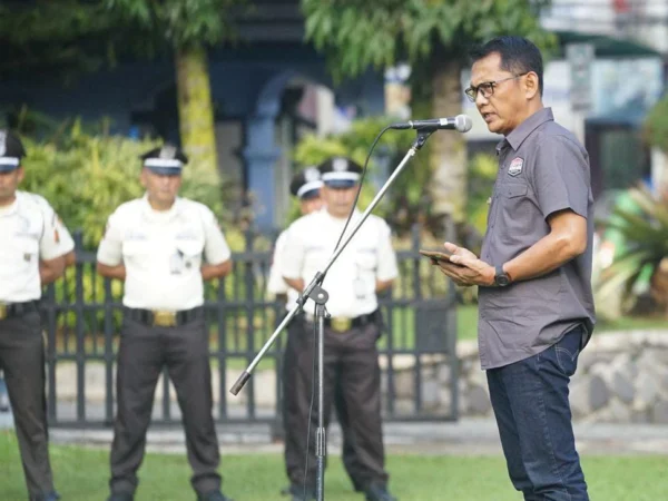 Pj Wali Kota Bogor, Hery Antasari saat memimpin apel besar FGD peran BUMD, Selasa (2/7). (Yudha Prananda / Jabar Ekspres)