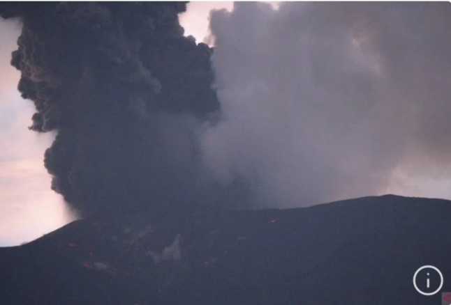 Gunung Marapi alami erupsi dari Kabupaten Agam, Sumatera Barat. Foto/ANTARA