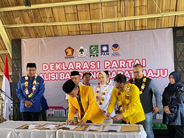 Lima partai deklarasikan koalisi Bandung Barat Maju di Ciburuy, Padalarang, KBB. Rabu (19/6). Dok Jabar Ekspres/wit